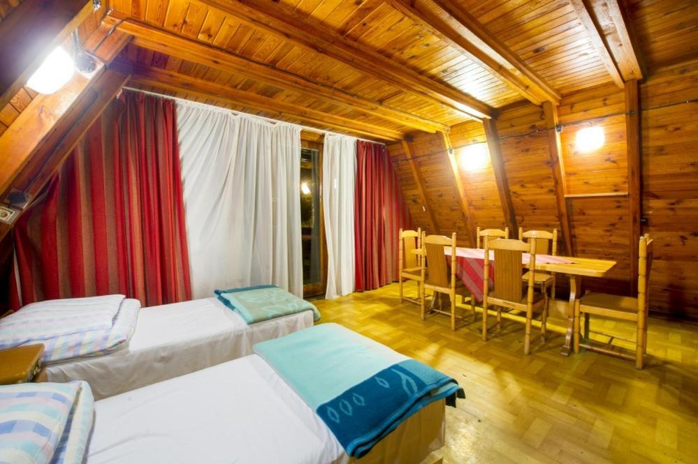 Wawrzkowizna Hotel Rzasawa Exterior photo