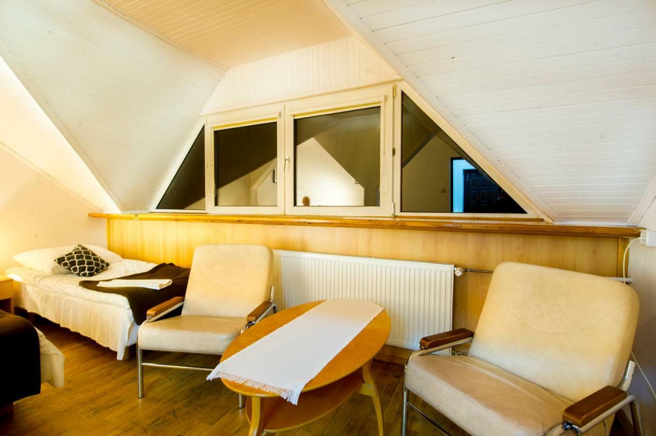 Wawrzkowizna Hotel Rzasawa Exterior photo